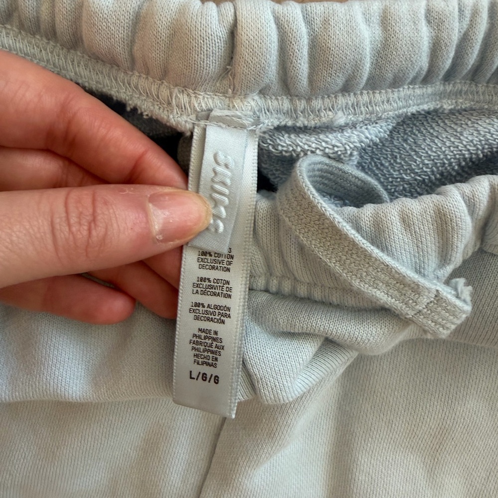 SKIMS Light Blue French Terry Crew Sweatshirt & Jogger Set - Picture 4 of 5